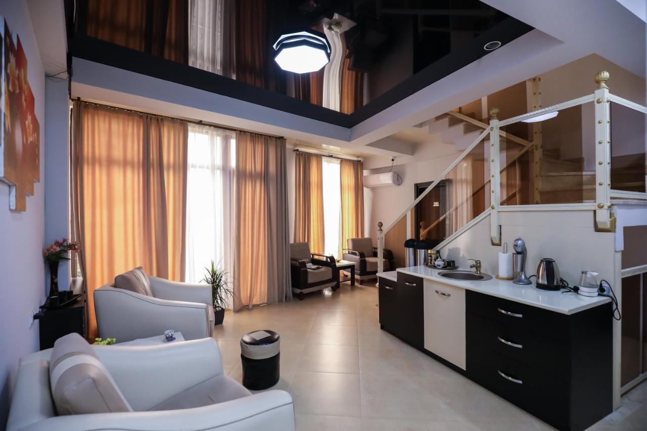 Hotel Sagu クタイシ エクステリア 写真